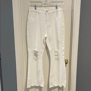 ⚜️ Stylish White Distressed Women Jeans